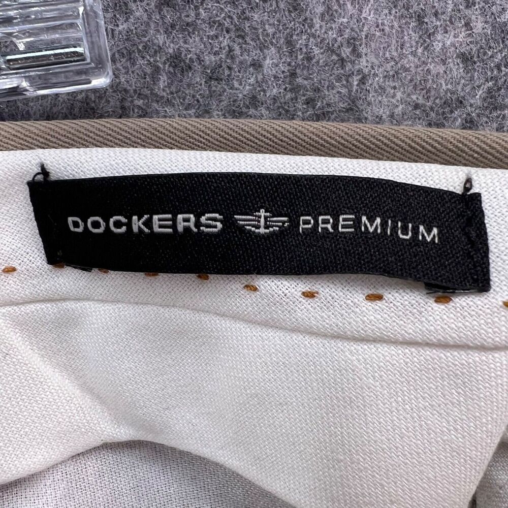 Dockers Pants Men 36x32 Tan Relaxed Fit Comfort Khaki Pleats Front Cuffed Preppy - Picture 10 of 13